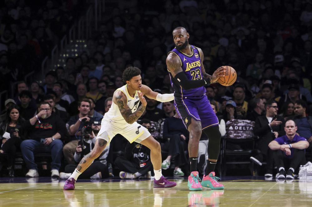 并且在场均 并且在场均