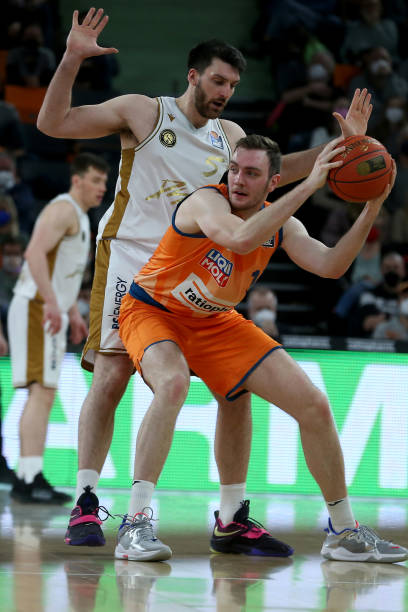 班牙挺进半 班牙挺进半